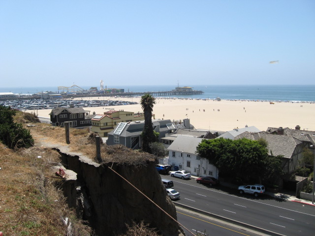 617x456 pixels (102K)